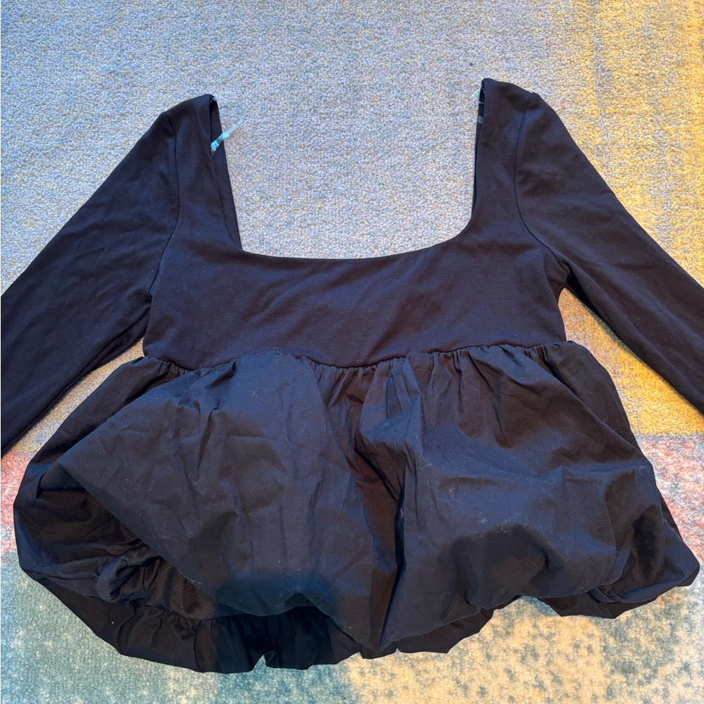 ✨NWT✨ Vamp Official/FORE boutique brand Elegant Black bubble hem top